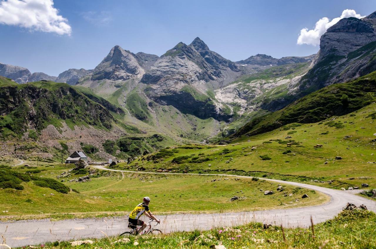 Pyrenees Cycling Lodge Saint-Savin  Екстериор снимка